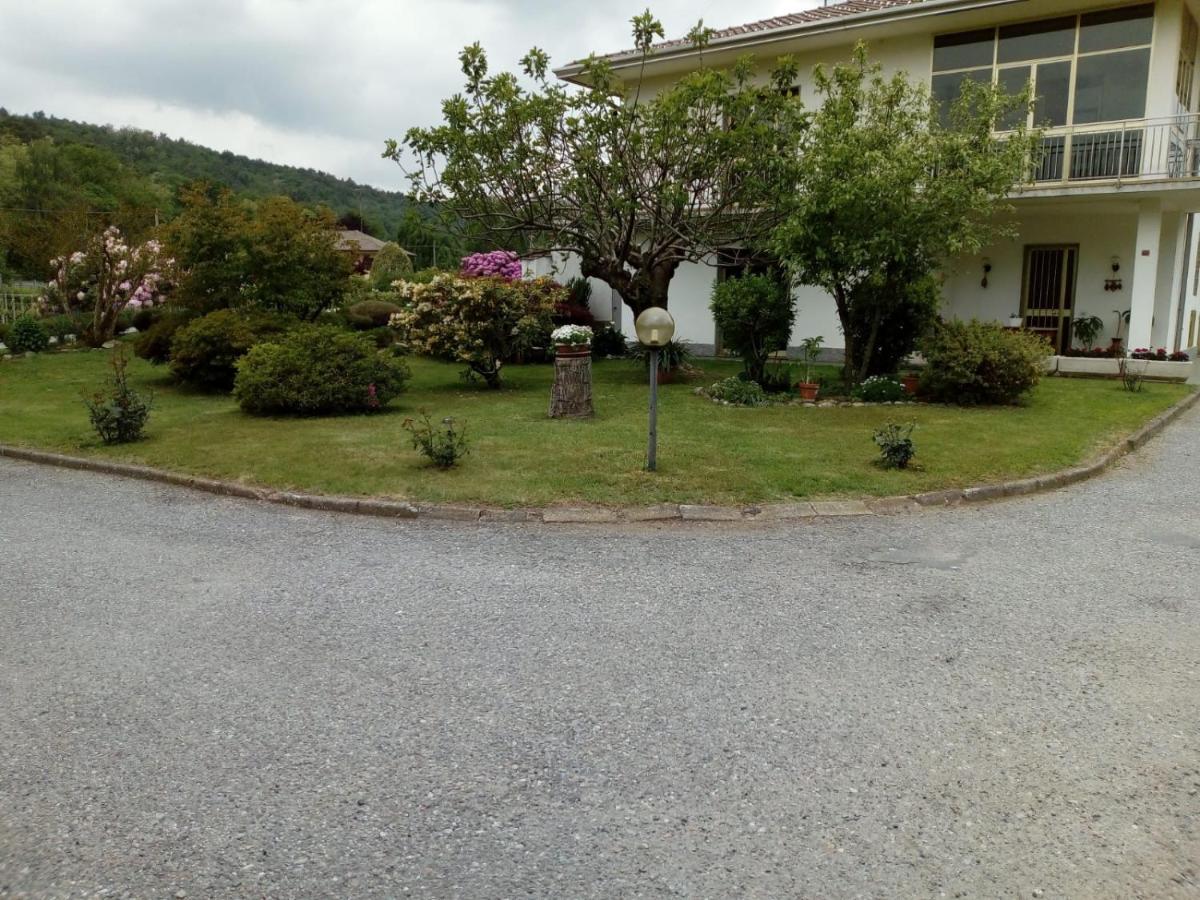 Da Terry Bed & Breakfast Vergiate Bagian luar foto