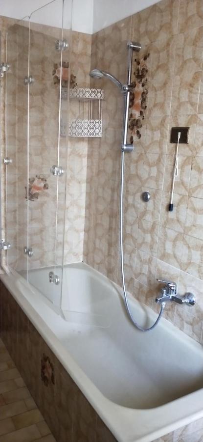 Da Terry Bed & Breakfast Vergiate Bagian luar foto